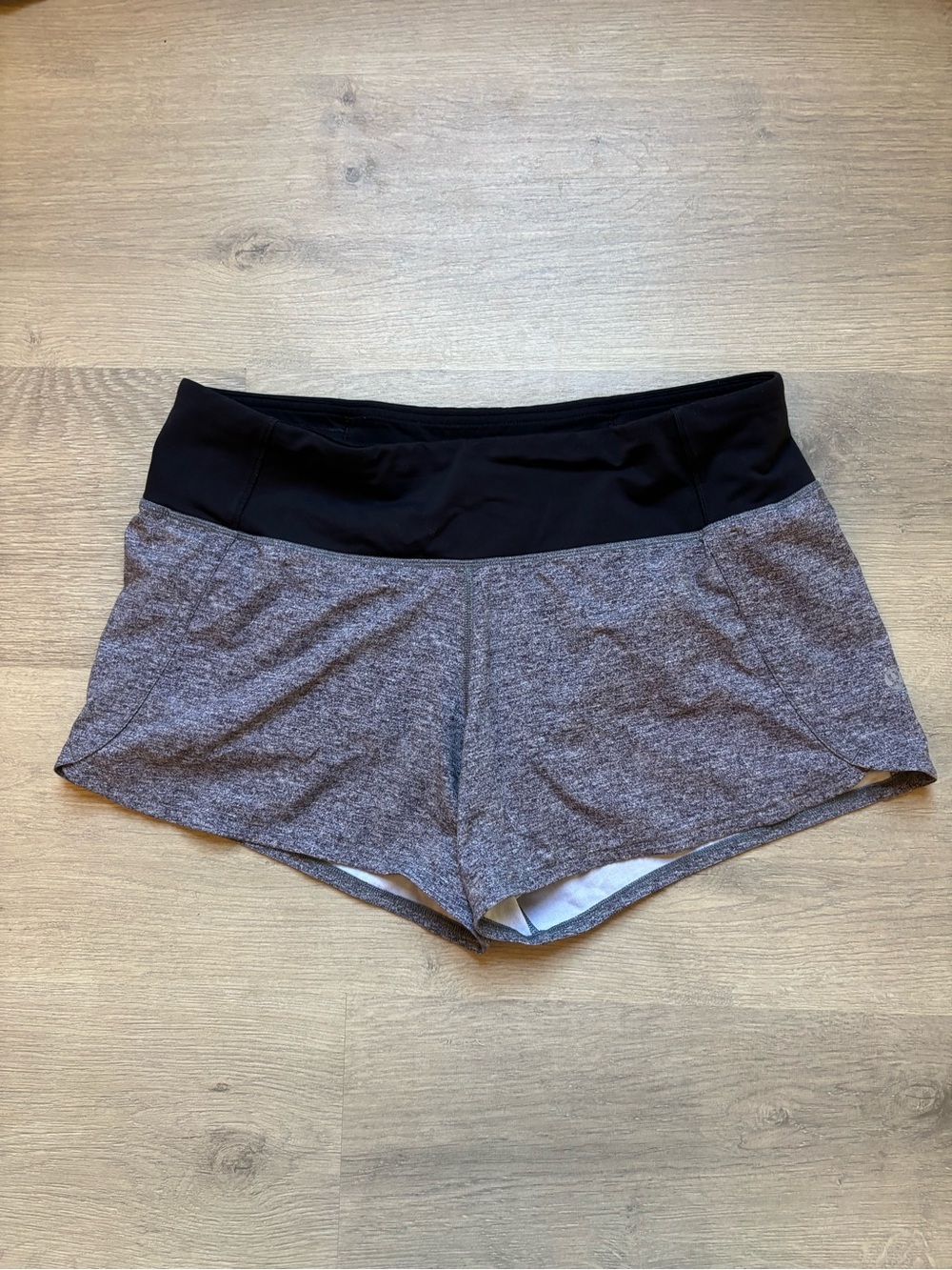 Women’s Lululemon size 6 shorts